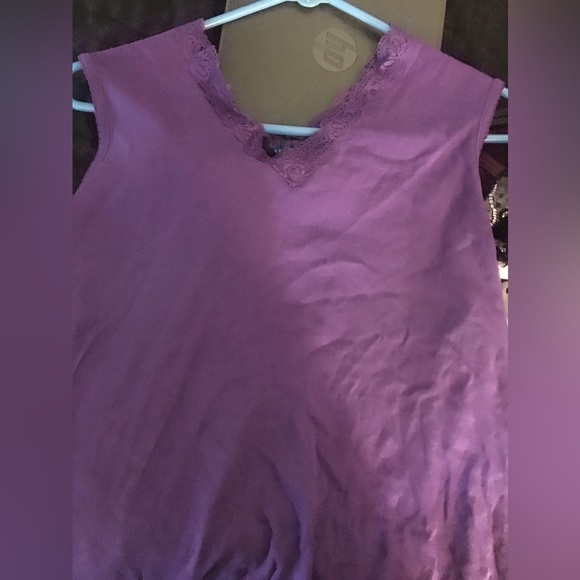 V neck laced tank top - Picture 2 of 3